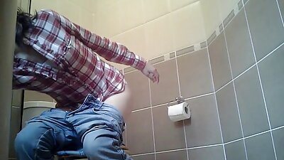 Hermostunut neitsyt teini tulee katumaan tätä pian