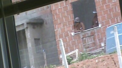 Kimainen povekas milf antaa neitsyt pojalle a handjob