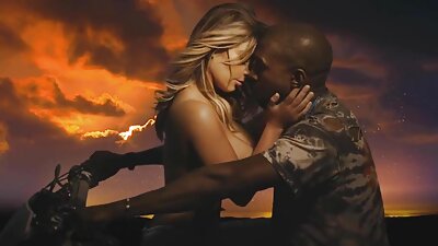 Likainen vanha kaveri nuolee 18 -v tyttöjen pillua