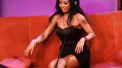 Sain äidin masturboimaan keittiössä